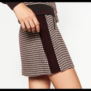 Zara Medium Burgundy Houndstooth Mini Skirt
